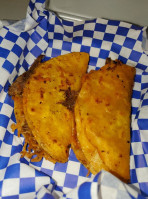 Ozzies Street Tacos food