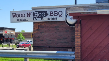 Wood N' Hog Barbecue food