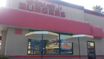 Steve's Jr Burgers outside