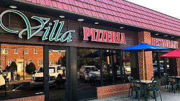 Villa Pizza food
