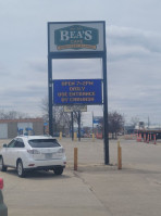 Bea's Cafe outside