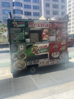 Tacos Mi Mexico Food Truck outside