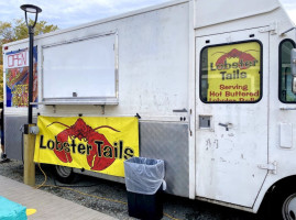 Lobster Tales Food Truck outside