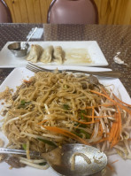 Mama Pin’s Thai Asian Cuisine food