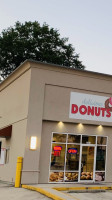 Mr. Ronnies Famous Donuts outside