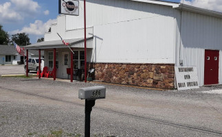 Dogwood Country Kitchen outside