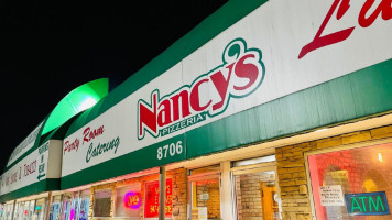 Nancy's Pizza outside