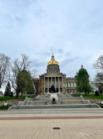 Iowa State Capitol outside