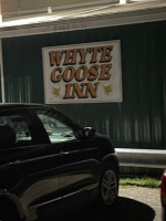 Whyte Goose Inn outside