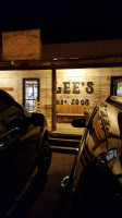 Lee's Steakhouse outside
