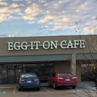Egg It On Cafe outside