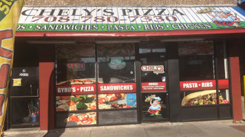 Chely's Pizza outside