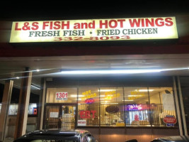 L S Fish Hot Wings outside