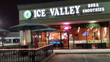 Ice Valley Cafe outside
