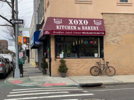 Xoxo Kitchen Bakery outside