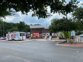 The Picnic Food Truck Park outside