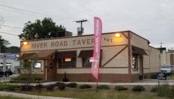 River Road Tavern outside