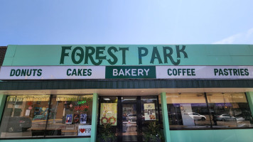 Forest Park Bakery outside