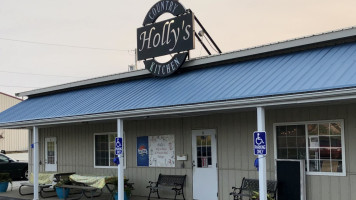 Holly’s Country Kitchen outside