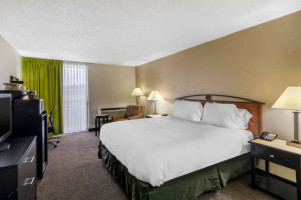 Quality Inn Tyler Lindale inside