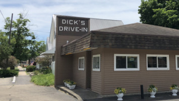 Dick's Drive In inside