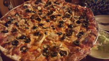 Serra's Pizzeria food