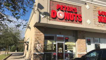 Peter's Donuts outside