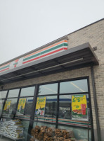 7-eleven outside