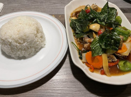 Tong's Thai Cuisine food