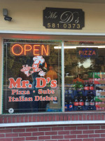 Mr D's Pizza food
