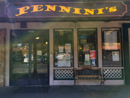 Pennini's Pizza outside