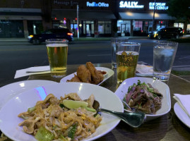 Daek Thai Eatery food