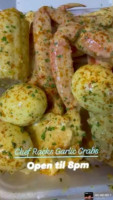 Chef Racks Garlic Crabs food