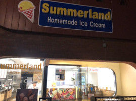 Summerland Ice Cream outside