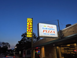 Frank's Pizzeria outside