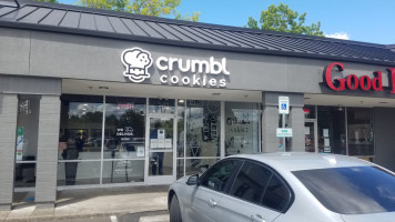 Crumbl Cookies Salem outside