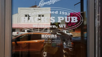 Hack's Pub inside