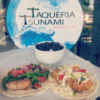 Taqueria Tsunami food