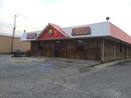 Fox's Pizza Den outside