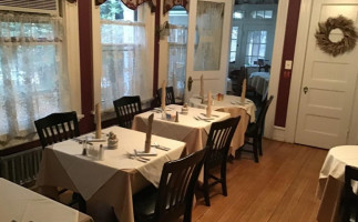 The Brookview Manor Inn And food