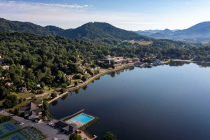 The Terrace Dining Room At Lake Junaluska outside