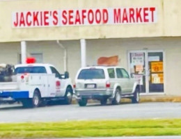 Jackie's Seafood Market outside