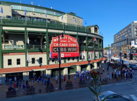 Swift Sons Tavern And Oyster Wrigleyville outside