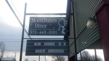 Moon Dance Diner outside