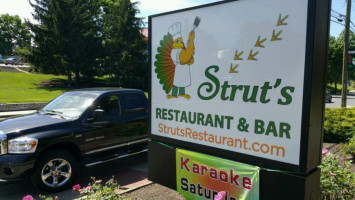 Strut's Restaurant And Bar outside