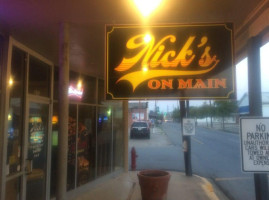 Nick's On Main food