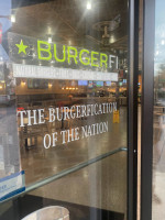 Burgerfi outside