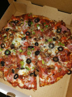 Gilbert's Pizza food