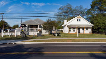 Wells Studio Gallery outside