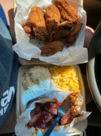Uncle Willie's Bbq food